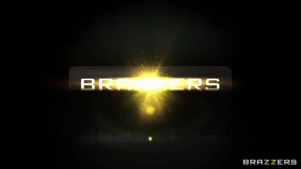 Masseur Sneaks A Glory Hole Pussy Snack / Brazzers  / stream full from http://zzfull.com/sime