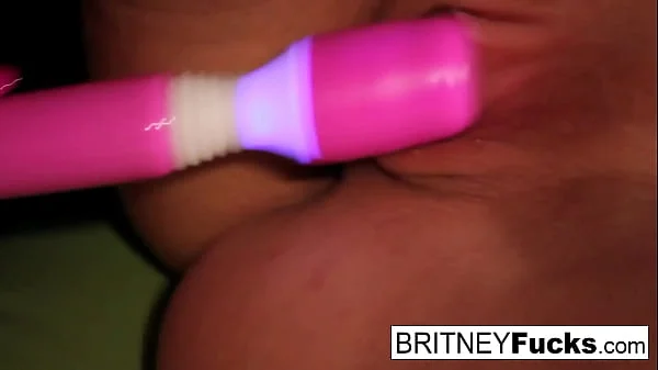 2 hot blondes share Halloween scare