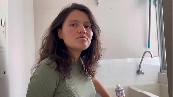 En la ventana no!! Se van a dar cuenta que me gustan las lesbianas!!