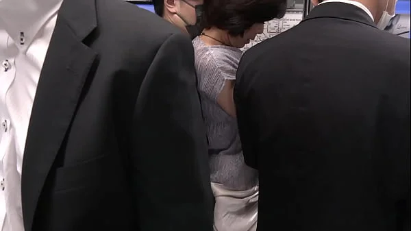 人妻電車～さわられた五十路母～　堀美也子