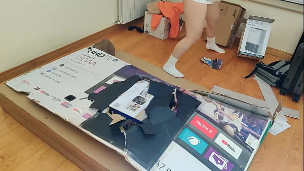 Stepsister receives anal internal cumshot through a hole in a box