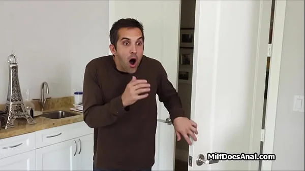 Mature housewife does anal after cleaning