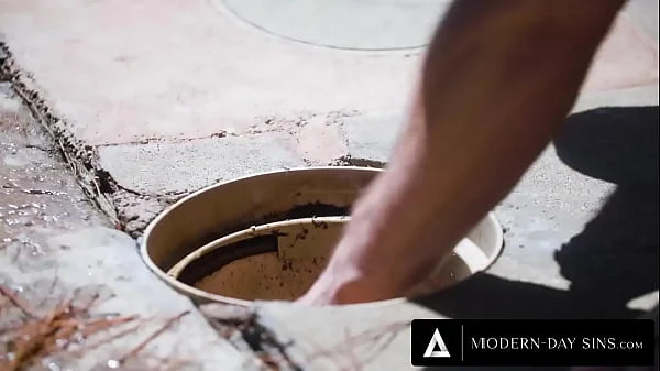 MODERN-DAY SINS - Sunbathing MILF Lexi Luna Lets Pool Guy Titty Fuck Her While Husband Isn't Home!