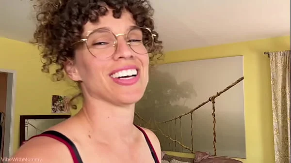 Stepmom Proves She's Not a Lesbian Stepsister