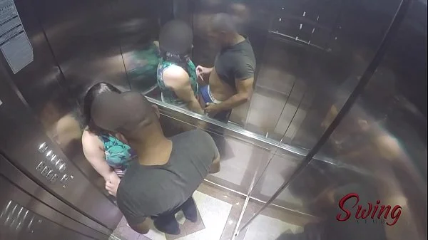 Sorayyaa e Leo Ogro foram pegos fudendo no elevador