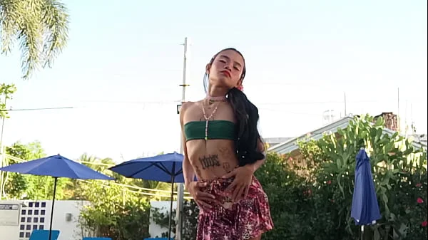 Horror story about petite princess and giant monster who attacks in every moment