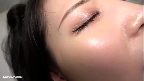 訳ありエリート帰国子女の衝撃映像…衣服を引き裂きニーハイ美脚を開脚し幾度も大絶頂！！