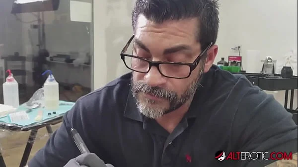 Kitty Jaguar fucked after having her asshole tattooed