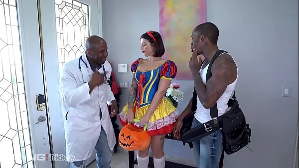 Trickery - Ivy Lebelle Double Penetrated By Two Black Dudes