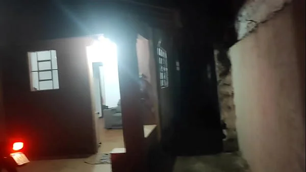 a russah chamou o eletricista para arrumar sua tv e pagou com sexo