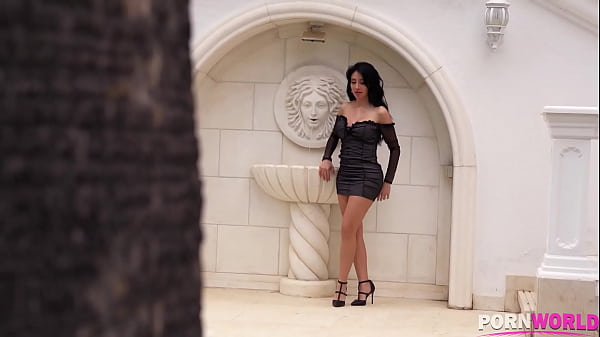 Afternoon Cock-sucking Relief with Curvy-assed Colombian MILF Linda Black