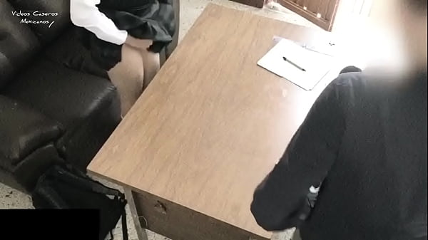 PROFESOR de Matemáticas se COGE a su ALUMNA en su OFICINA, Ella le Pide Ayuda, le Ofrece el Culo para Obtener Mejores CALIFICACIONES y le CHUPA la VERGA para Convencerlo !! Estudiantes Mexicanas! / Math Teacher Fucking Latina ! VOL 2