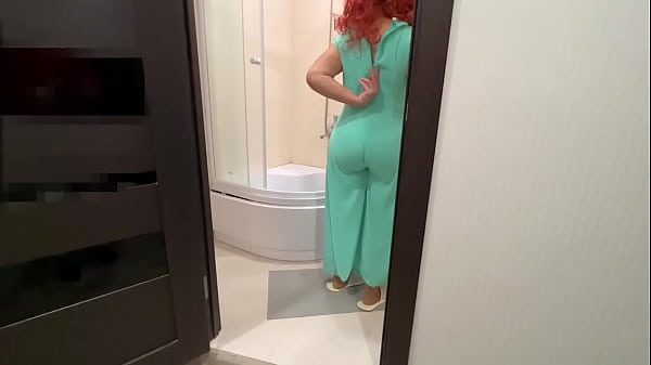 Mom saw that she was being watched and undressed when she wanted anal sex