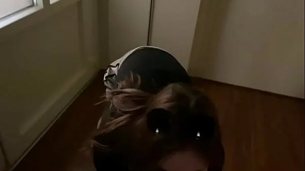 Trio amateur avec 2 chaudes jeunes filles qui se font fourré à tout de role